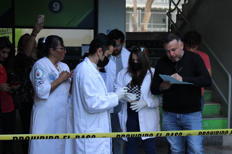 Alumnos de maestría en Juicios Orales recrean escena