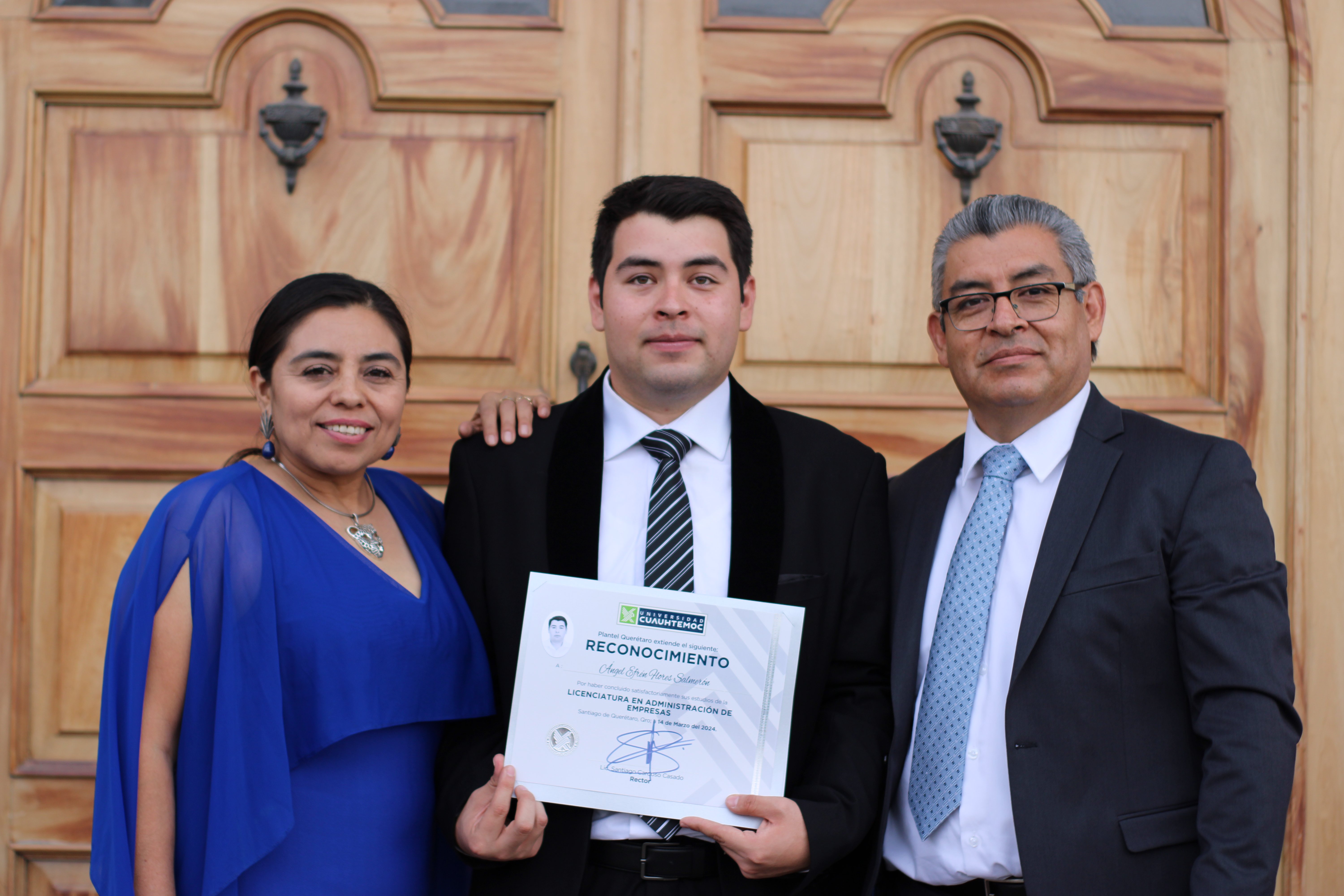 graduación UCQ