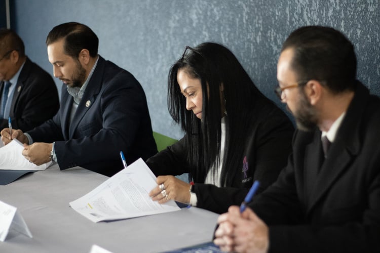 Firma de convenio entre la UCQ y PSYQUE IAP