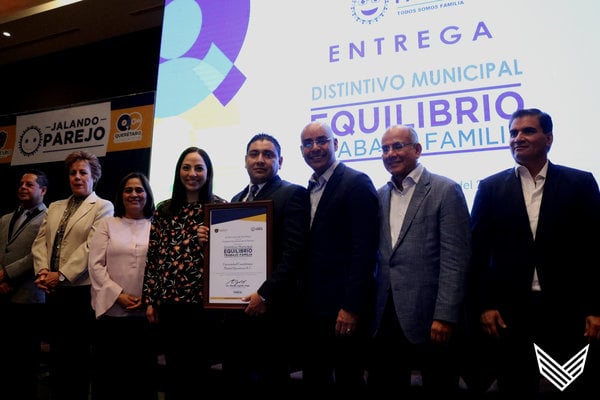 Entrega de Distintivo a nuestra casa de estudios