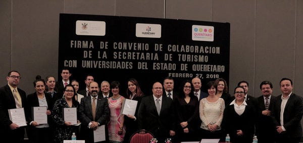 Firma de convenio colaborativo UCQ - SECTUR